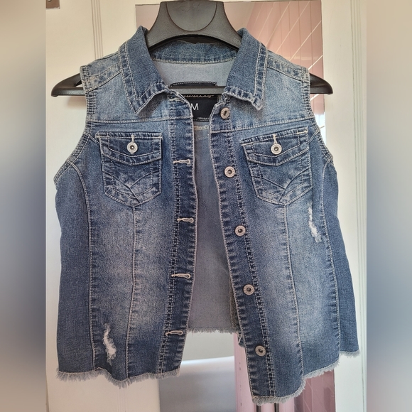 Medium, Distressed Jean Vest - Picture 1 of 3
